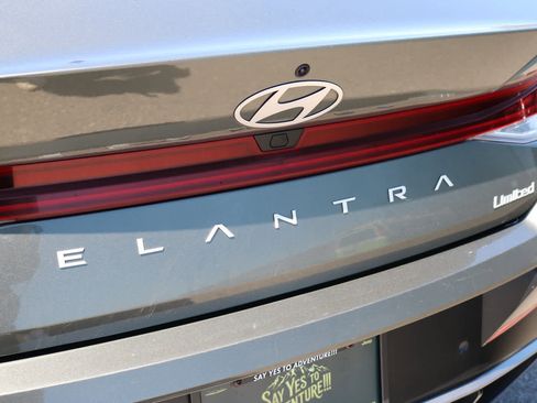 Used 2024 Hyundai Elantra Limited FWD image 8