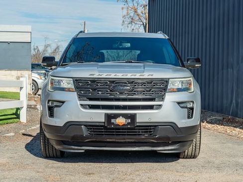 Used 2018 Ford Explorer XLT w/ Equipment Group 202A image 8