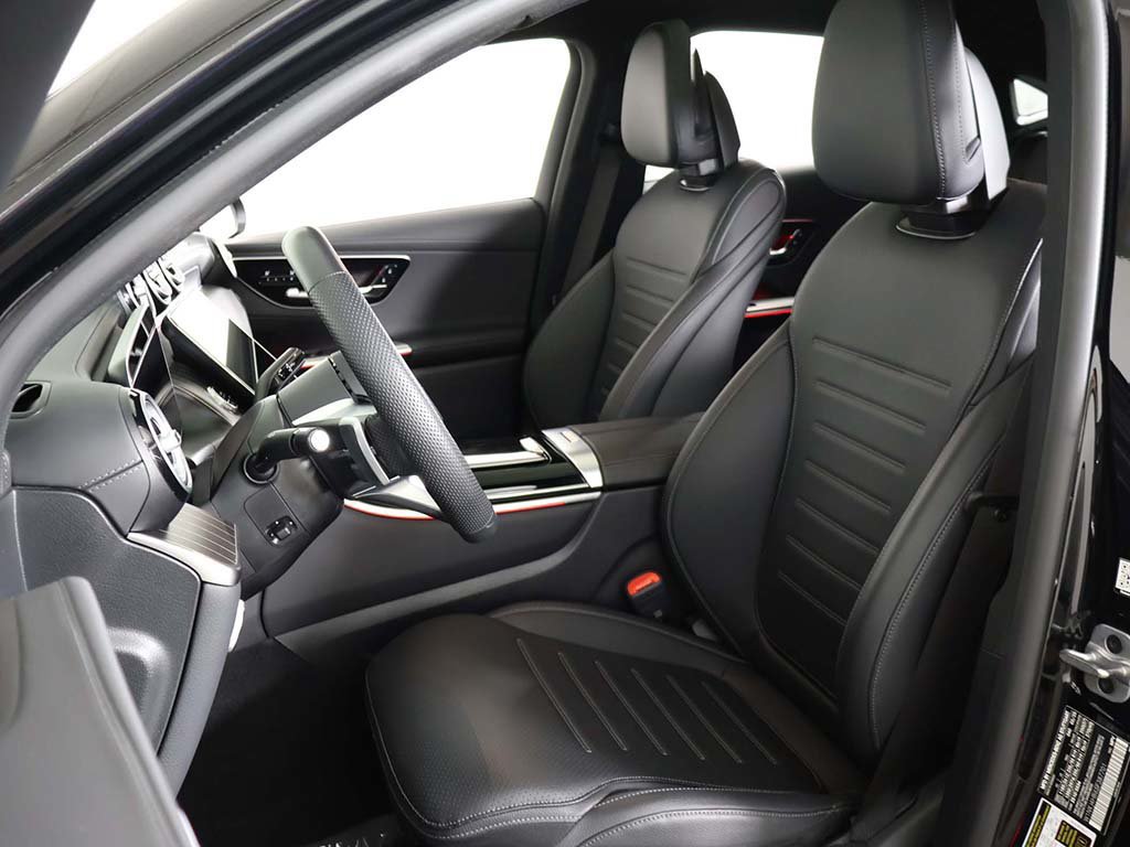 Used 2025 Mercedes-Benz GLC 300 4MATIC image 31