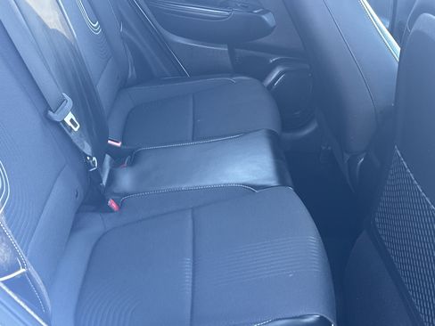 Used 2023 Hyundai Venue Limited image 17