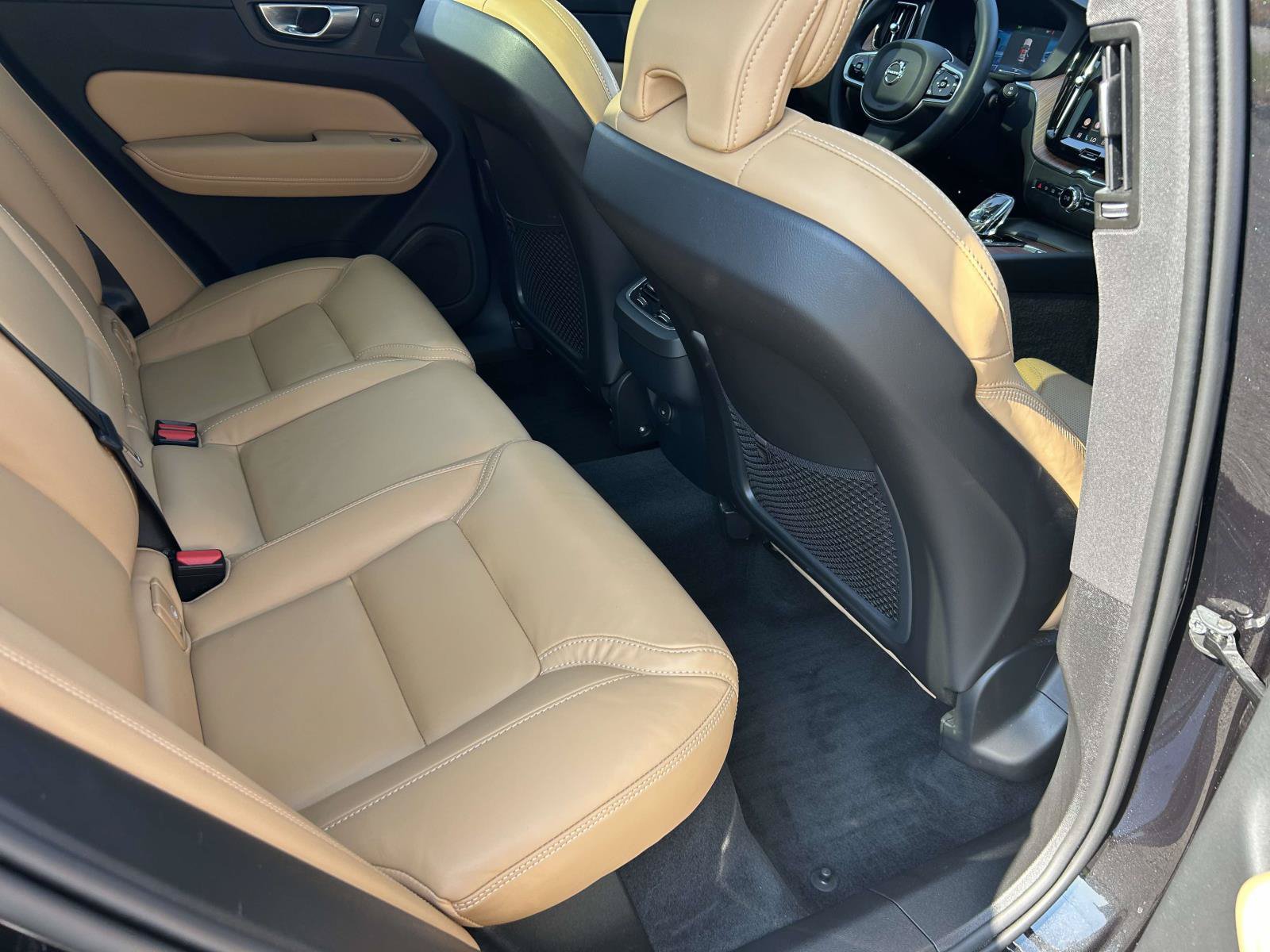 Certified 2024 Volvo XC60 B5 Ultimate w/ Protection Package Premier AWD/4WD image 12