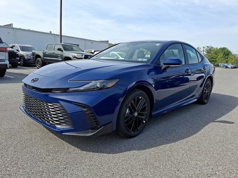 Used 2026 Toyota Camry SE AWD/4WD image 2