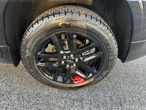 Certified 2023 Chevrolet Traverse Premier w/ Redline Edition image 5