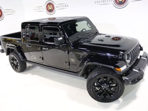 Used 2024 Jeep Gladiator Sport AWD/4WD image 8