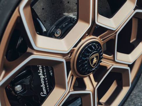 Used 2023 Lamborghini Huracan Tecnica image 11