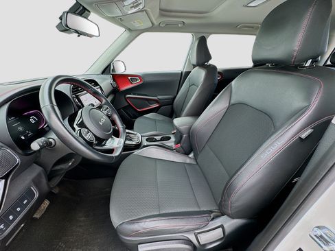 Used 2024 Kia Soul GT-Line FWD image 13