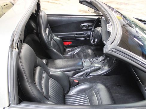 Used 2001 Chevrolet Corvette Coupe w/ Preferred Equipment Group2 image 22