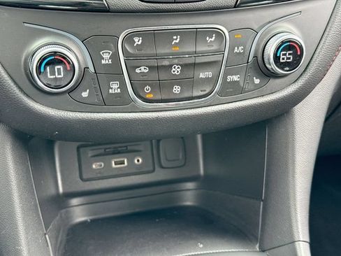 Used 2022 Chevrolet Equinox RS w/ RS Leather Package FWD image 19