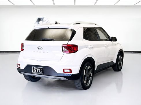 Used 2022 Hyundai Venue SEL image 4