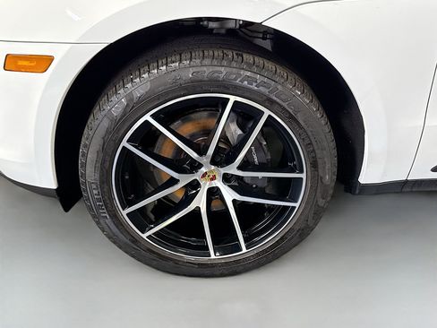 Used 2023 Porsche Macan AWD/4WD image 38