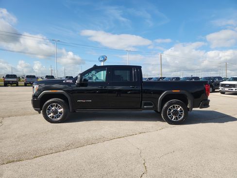 Used 2023 GMC Sierra 2500 AT4 w/ AT4 Premium Plus Package AWD/4WD image 4