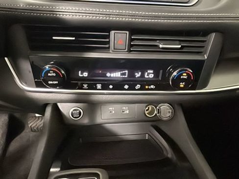 Used 2023 Nissan Rogue SV AWD/4WD image 22