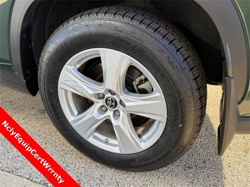 Used 2023 Toyota Highlander L image 19