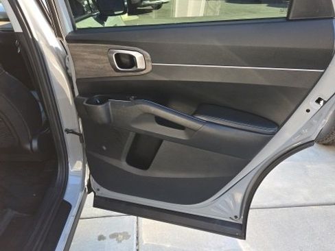 Used 2022 Kia Sorento S image 30