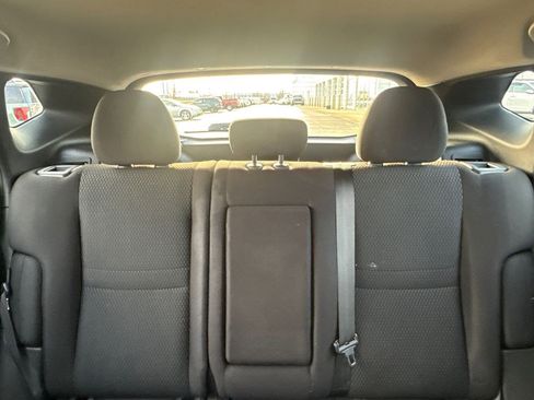 Used 2020 Nissan Rogue Sport S image 18