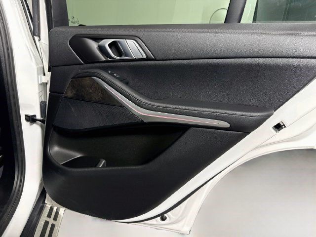 Used 2022 BMW X5 xDrive45e AWD/4WD image 27