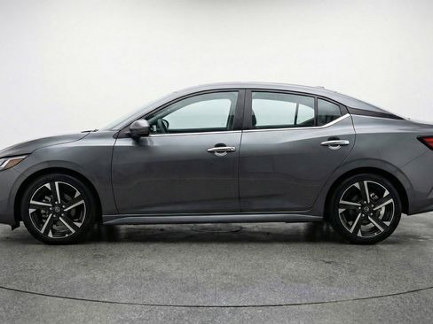 Used 2025 Nissan Sentra SV FWD image 5