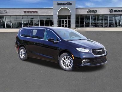 New 2026 Chrysler Pacifica Select