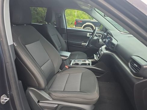 Used 2022 Ford Explorer XLT w/ Class IV Trailer Tow Package AWD/4WD image 23