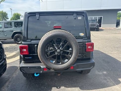 Used 2023 Jeep Wrangler Unlimited Sahara w/ Cold Weather Group AWD/4WD image 3