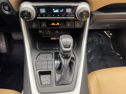 Used 2023 Toyota RAV4 XLE Premium image 19