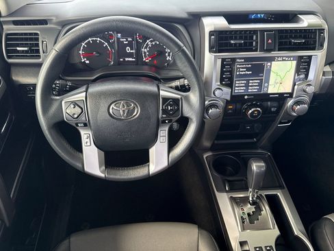 Used 2022 Toyota 4Runner SR5 Premium w/ Moonroof Package RWD image 15