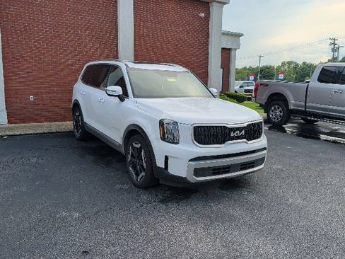 Used 2024 Kia Telluride EX w/ EX Captain's Chair Package AWD/4WD image 11
