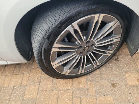 Used 2023 Land Rover Range Rover Sport SE Dynamic image 3