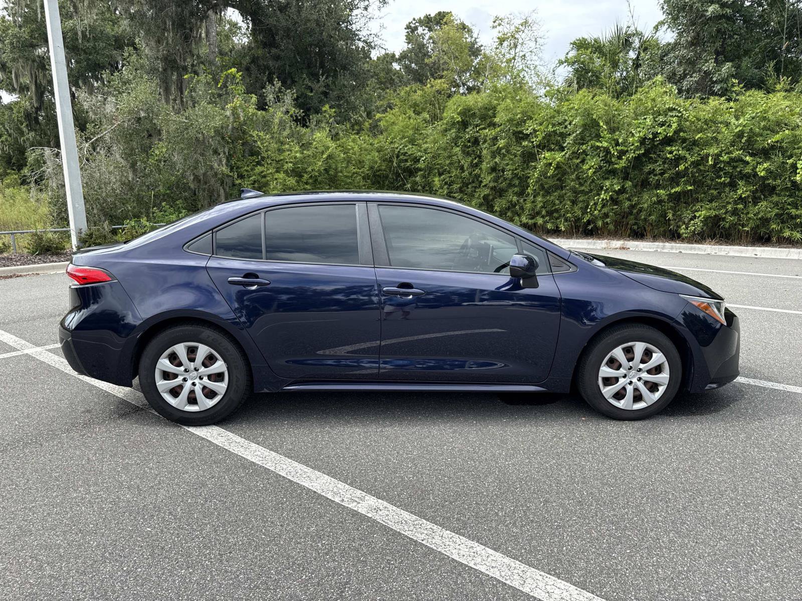 Used 2021 Toyota Corolla LE FWD image 2