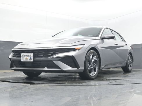 Used 2025 Hyundai Elantra SEL FWD image 26
