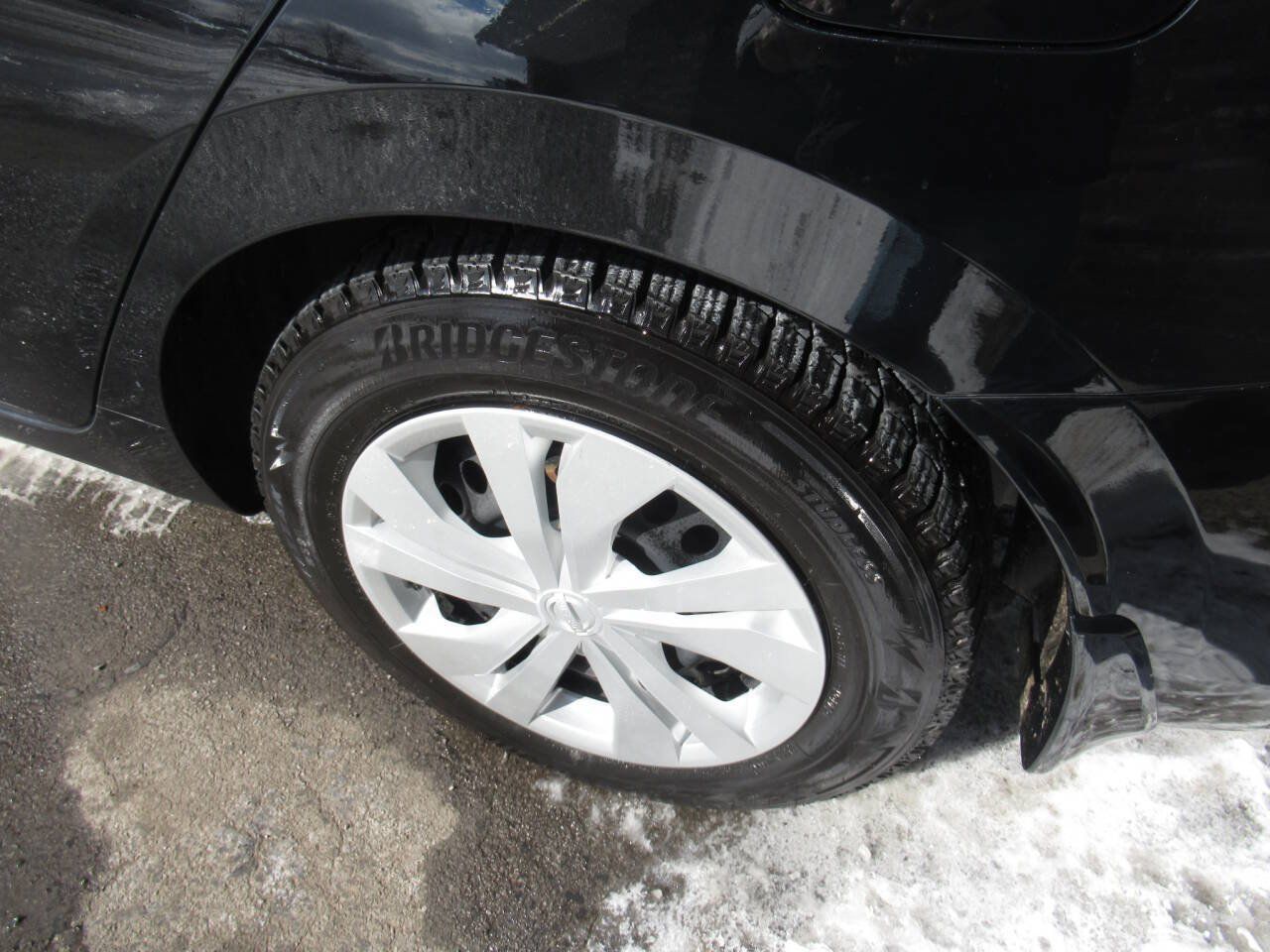 Used 2024 Nissan Versa S w/ Trunk Package FWD image 10