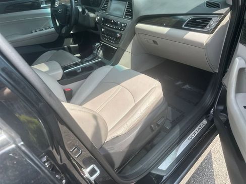Used 2017 Hyundai Sonata Limited w/ Ultimate Package 04 FWD image 28
