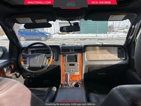 Used 2014 Lincoln Navigator Sport Utility 4D image 19