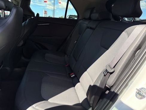 Used 2023 Kia Niro EX image 12