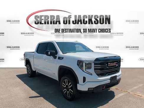 Used 2025 GMC Sierra 1500 AT4 w/ AT4 Premium Package AWD/4WD image 2