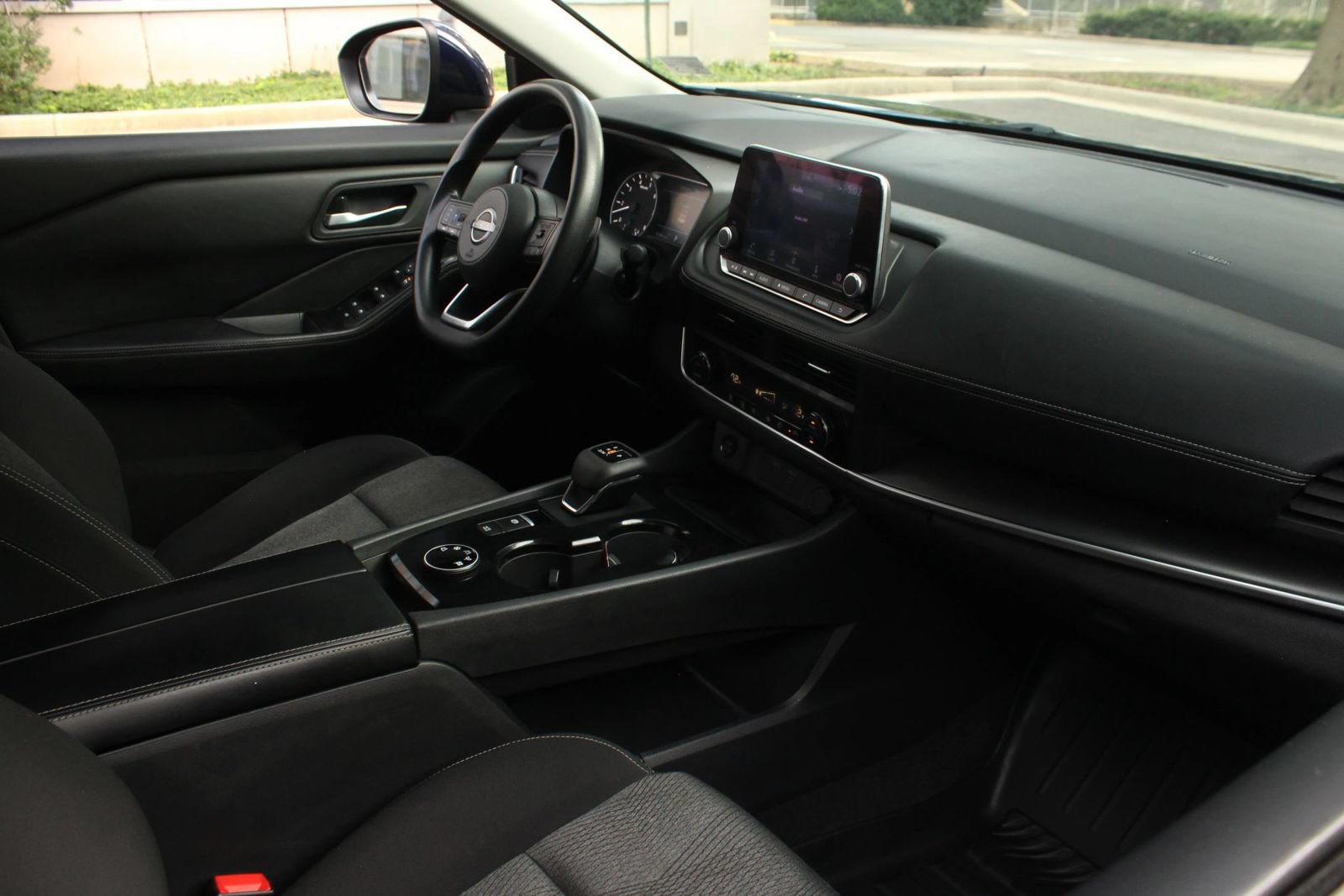 Used 2024 Nissan Rogue SV AWD/4WD image 25