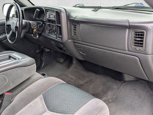 Used 2004 Chevrolet Avalanche 2WD image 21