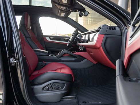 Certified 2026 Porsche Cayenne E-Hybrid Coupe AWD/4WD image 40
