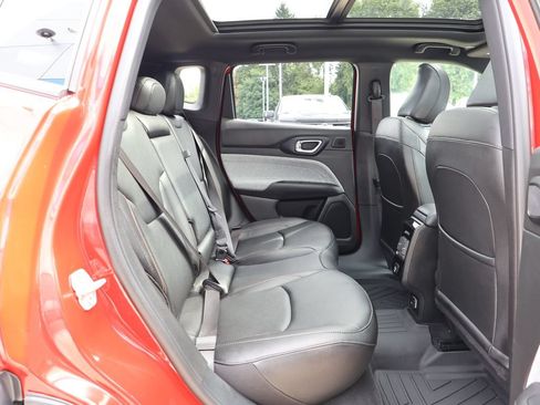 Used 2024 Jeep Compass Latitude w/ Sun and Sound Group AWD/4WD image 32