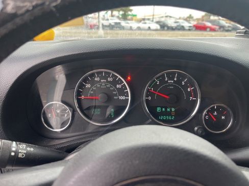 Used 2011 Jeep Wrangler Rubicon w/ PWR Convenience Group image 12