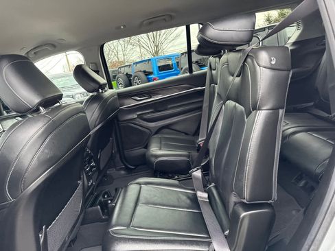 Used 2023 Jeep Grand Cherokee L Limited w/ Black Appearance Package image 31