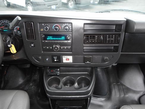 Used 2015 GMC Savana 3500 image 25