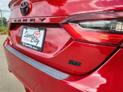 Used 2023 Toyota Camry SE image 11