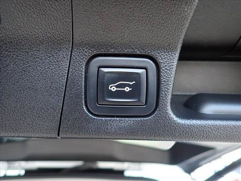 Used 2020 GMC Acadia SLT AWD/4WD image 12