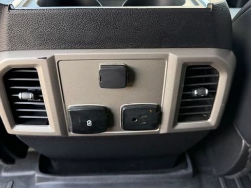 Used 2019 Ford F250 Lariat w/ Lariat Ultimate Package AWD/4WD image 11