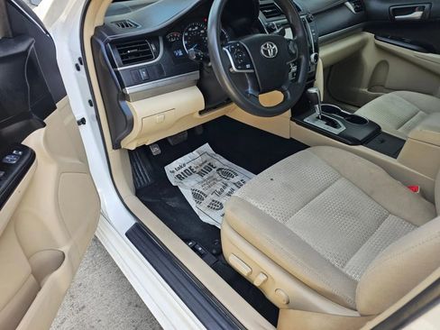 Used 2014 Toyota Camry LE image 9