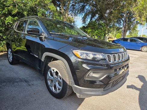 Used 2024 Jeep Compass Latitude AWD/4WD image 3