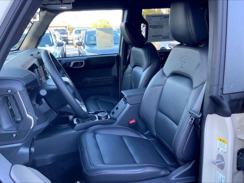 New 2025 Ford Bronco Badlands image 9