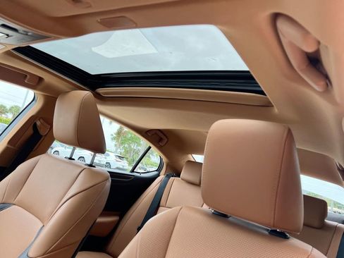 Certified 2025 Lexus ES 350 w/ Premium Package image 18