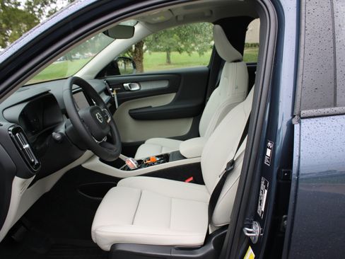 New 2026 Volvo XC40 B5 Ultra w/ Climate Package image 9